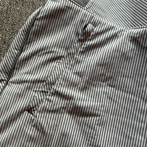 Athleta Brooklyn Grey Striped Skort, Size 18 - Picture 9 of 9
